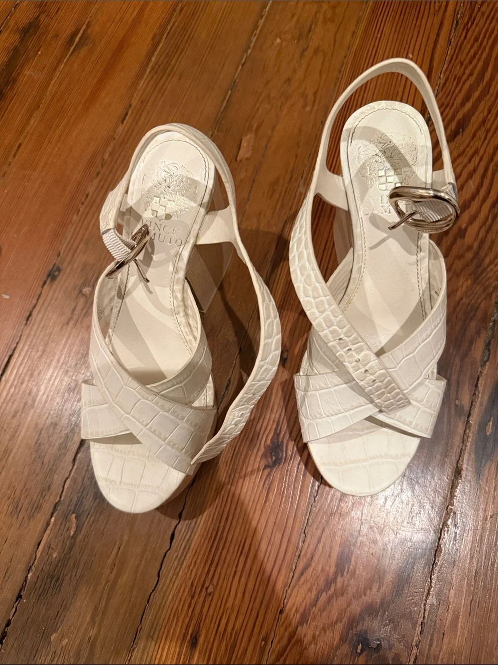 Vince Camuto croc embossed